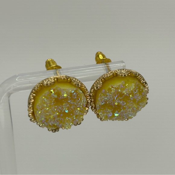 💙 Plunder Yellow Druzy Stud Earrings – Iridescent Crystal Sparkle in Gold-Tone - Picture 4 of 6